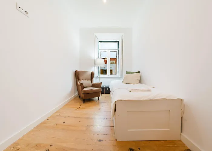 Downtown Penthouse Duplex 3 Bath 14 Guests Lissabon