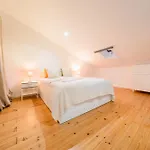 Large Duplex Penthouse 3 Bath 14 Guests * リスボン