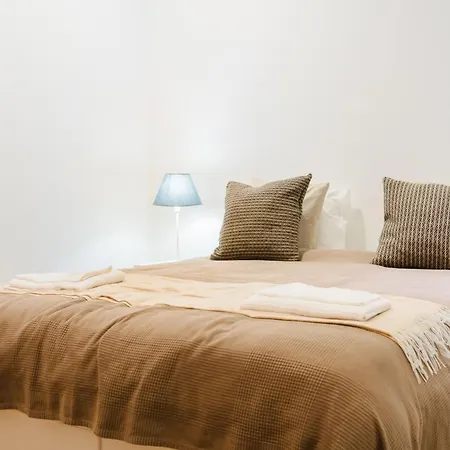 Large Luxury Penthouse 3 Bath 14 Guest Apartment Lisbon