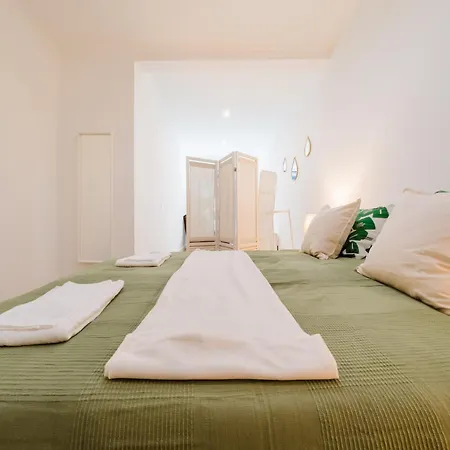 Large Penthouse 3 Bath, Sleeps 14 Wac