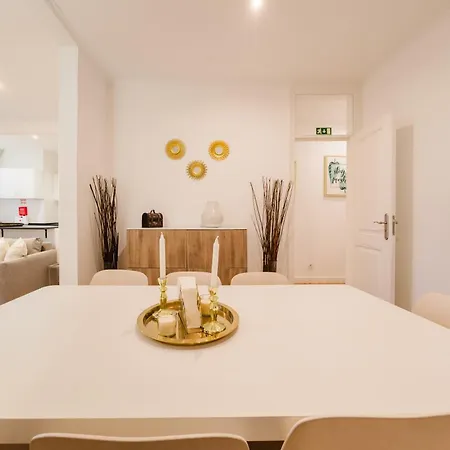 Large Luxury Penthouse 3 Bath 14 Guest Apartment *