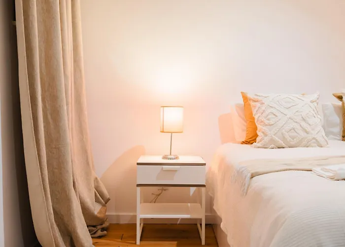 Downtown Penthouse Duplex 3 Bath 14 Guests Апартаменты