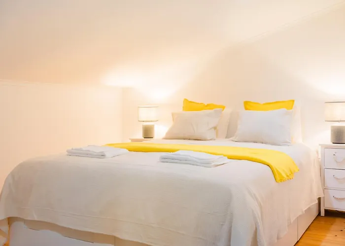 Downtown Penthouse Duplex 3 Bath 14 Guests * Лиссабон