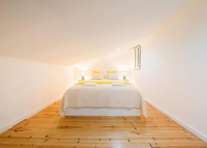 Downtown Penthouse Duplex 3 Bath 14 Guests Апартаменты Лиссабон