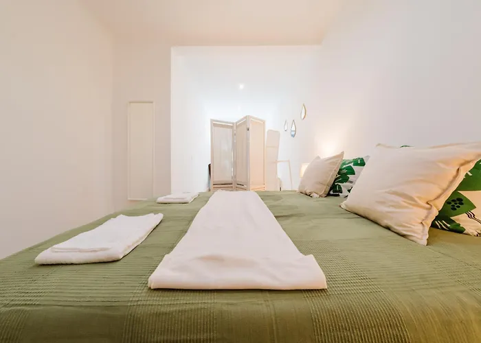 Downtown Penthouse Duplex 3 Bath 14 Guests