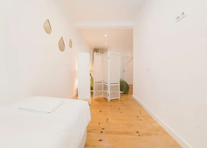 Downtown Penthouse Duplex 3 Bath 14 Guests Лиссабон