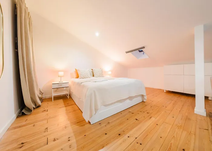 Downtown Penthouse Duplex 3 Bath 14 Guests * Lisboa